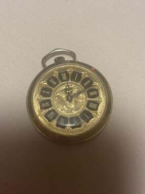 Lucerne Vintage Gold Tone Hebrew Chai Pendant Mechanical Pocket Watch (untested